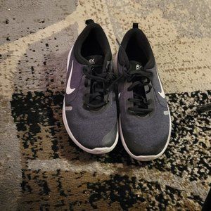 Nike  Women"sFlex Experience black, white and grey size 8.